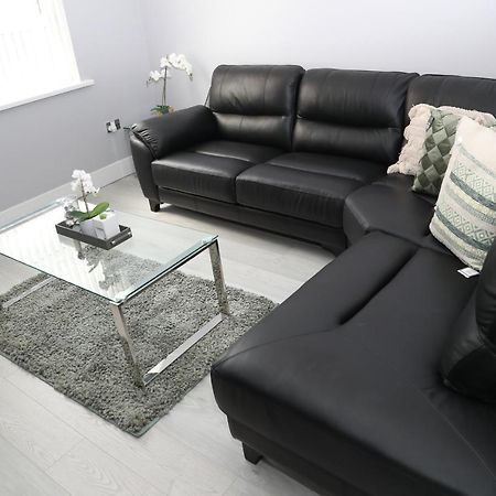 Homely 1-Bed Apartment In Birmingham Esterno foto