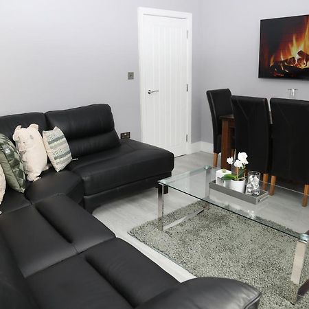 Homely 1-Bed Apartment In Birmingham Esterno foto