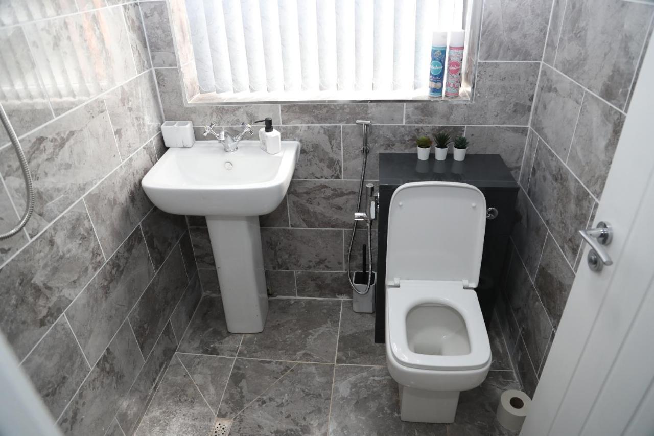 Homely 1-Bed Apartment In Birmingham Esterno foto